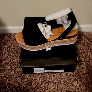 Fashion Nova platform sandals